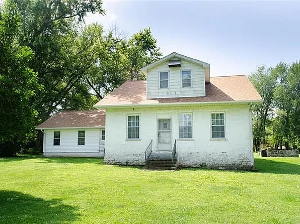 712 W Laurel St, Millstadt, IL 62260