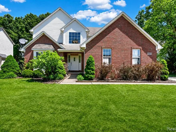 2825 Long Meadow Ln, Rochester Hills, MI 48307