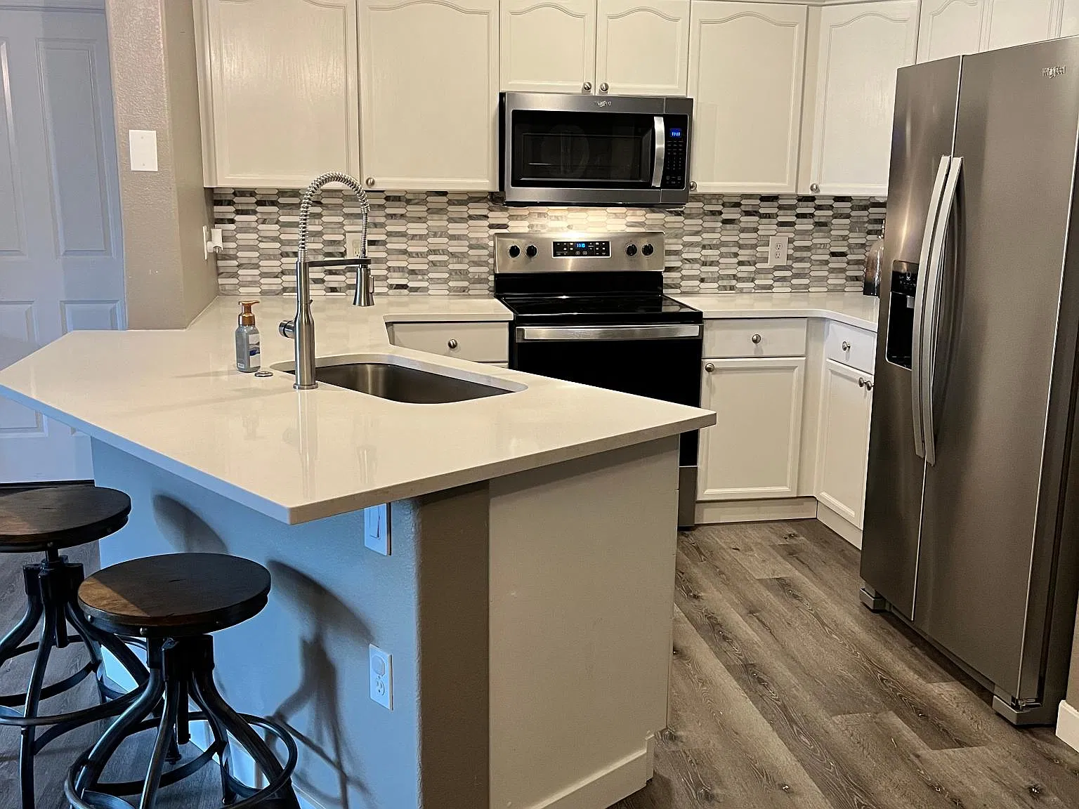 2 bed, 1134 sqft, $2,300 — Photo 2