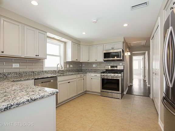 4th image of 9941 Elm Circle Dr