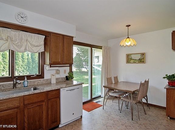 5th image of 1315 W 47th St