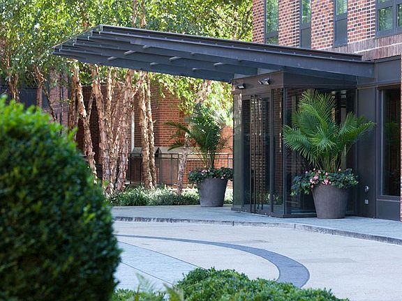 Ritz Carlton Residential Entrance