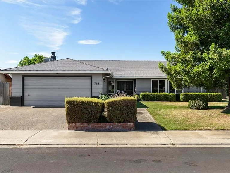 708 Meadow Way — Photo 1