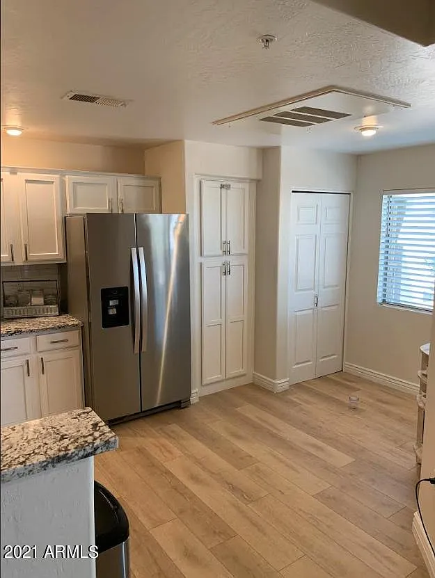 3 bed, 2.0 bath, 1539 sqft, $2,700 — Photo 2