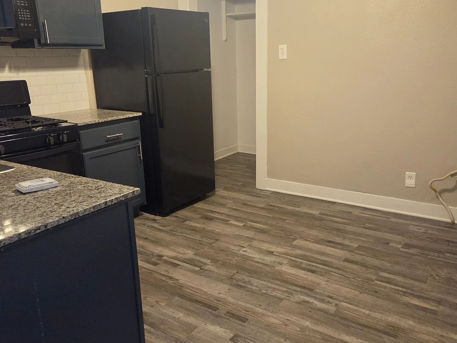 Studio, 600 sqft, $995 — Photo 3
