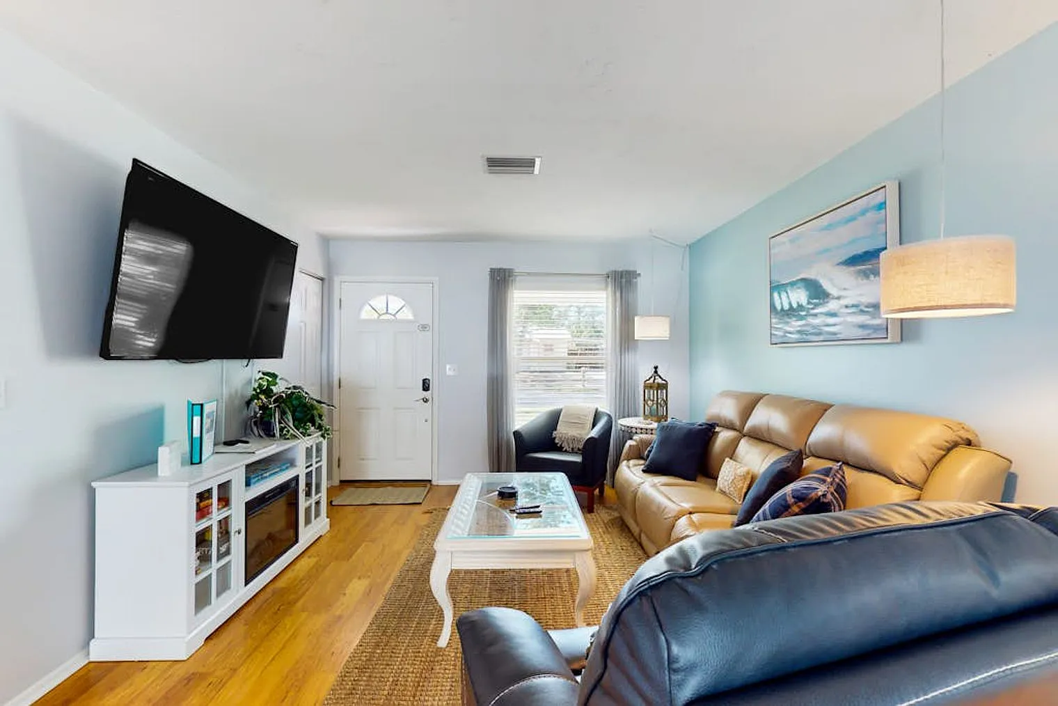 3 bed, 2.0 bath, 1022 sqft, $4,546 — Photo 3