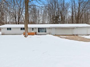 8324 Busy Nook Rd, Oconto Falls, WI 54154