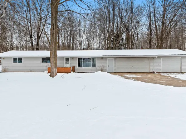 8324 Busy Nook Rd, Oconto Falls, WI 54154