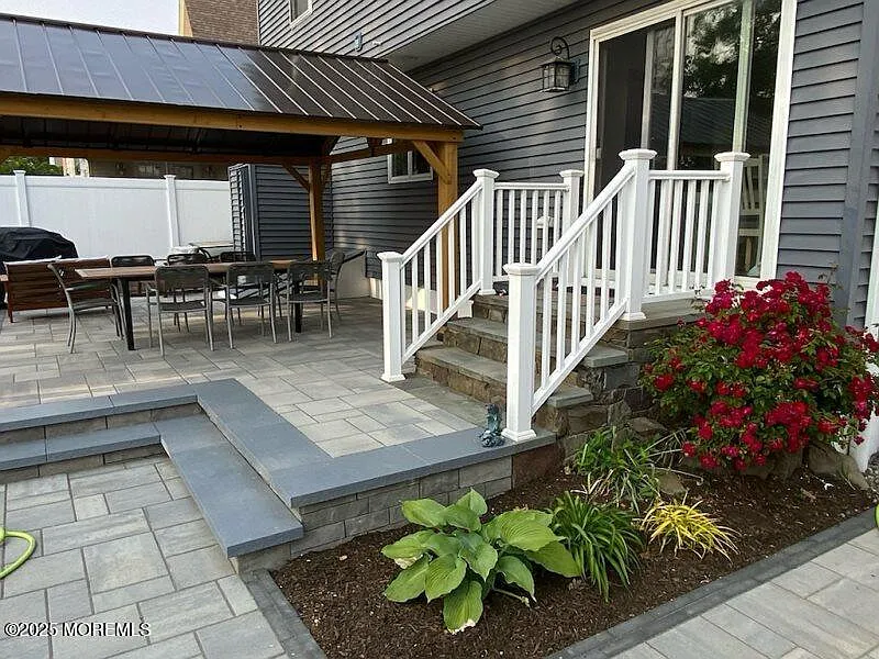 3 bed, 2.5 bath, 1964 sqft, $2,500 — Photo 4
