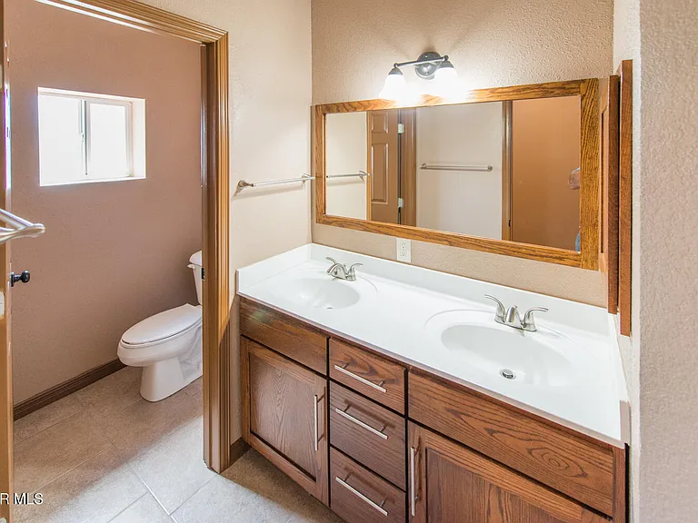326 Coates Dr #B — Photo 9