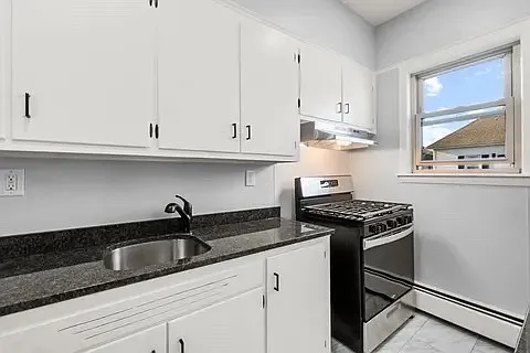 29 Winsper St #2 — Photo 6