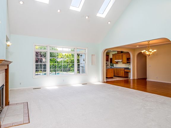 5th image of 661 Cambrian Dr