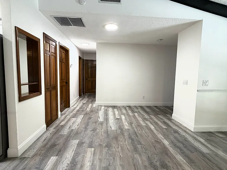 1095 E Graves Ave — Photo 5