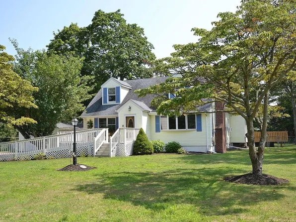 350 Mohawk Place, Holbrook, NY 11741