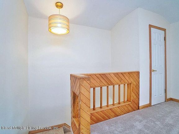 4th image of 161 Holly Ave Floor 2