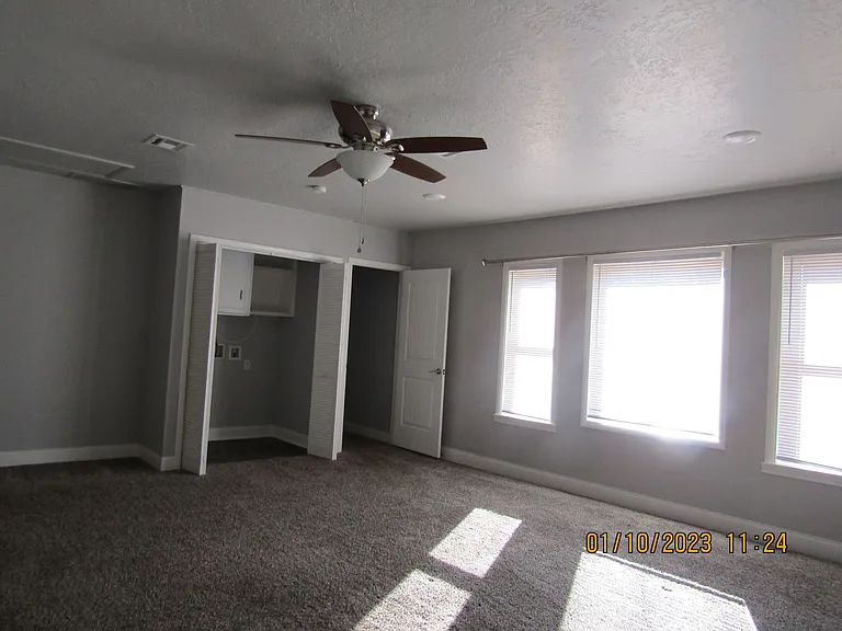 207 NE 46th St — Photo 33