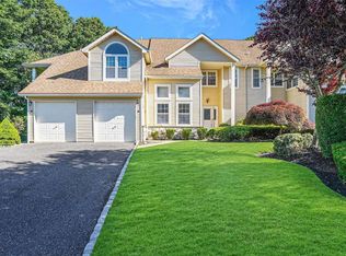 3 Princess Tree Ct, Port Jefferson, NY 11777