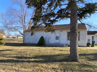 906 Harris Dr, Troy, MI 48083