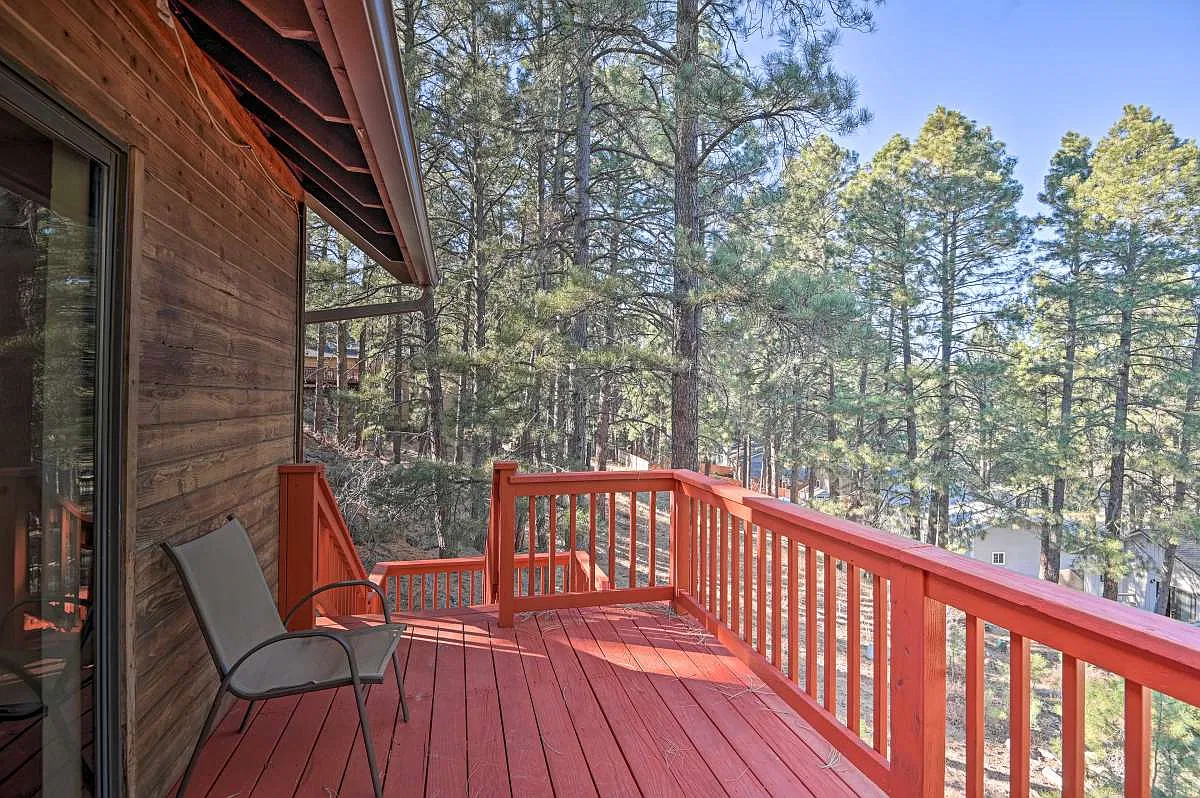 5 bed, 3.5 bath, 3700 sqft, $3,995 — Photo 2