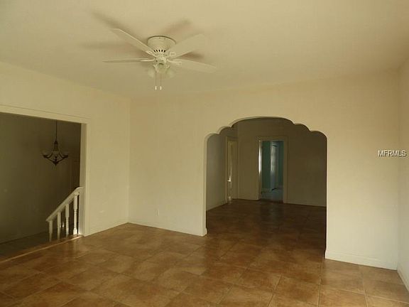 3rd image of 1009 W Columbus Dr