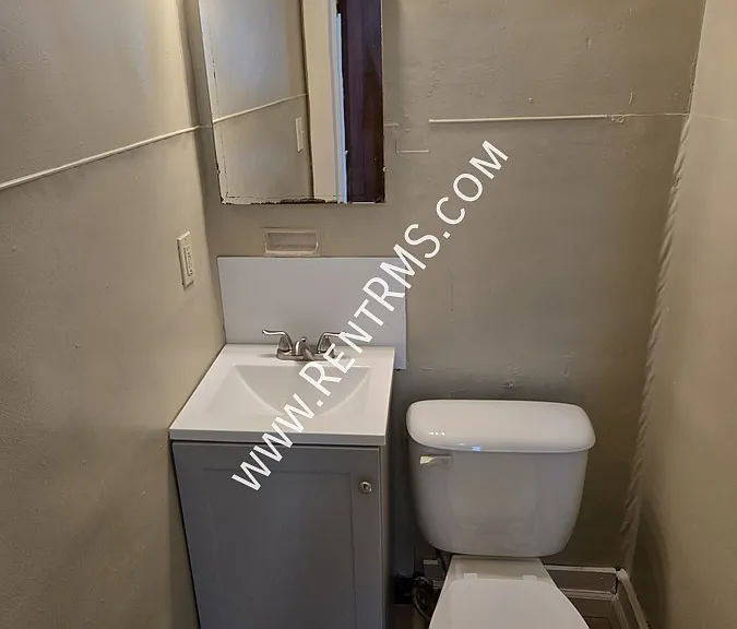 111 NW Quinton Ave — Photo 10