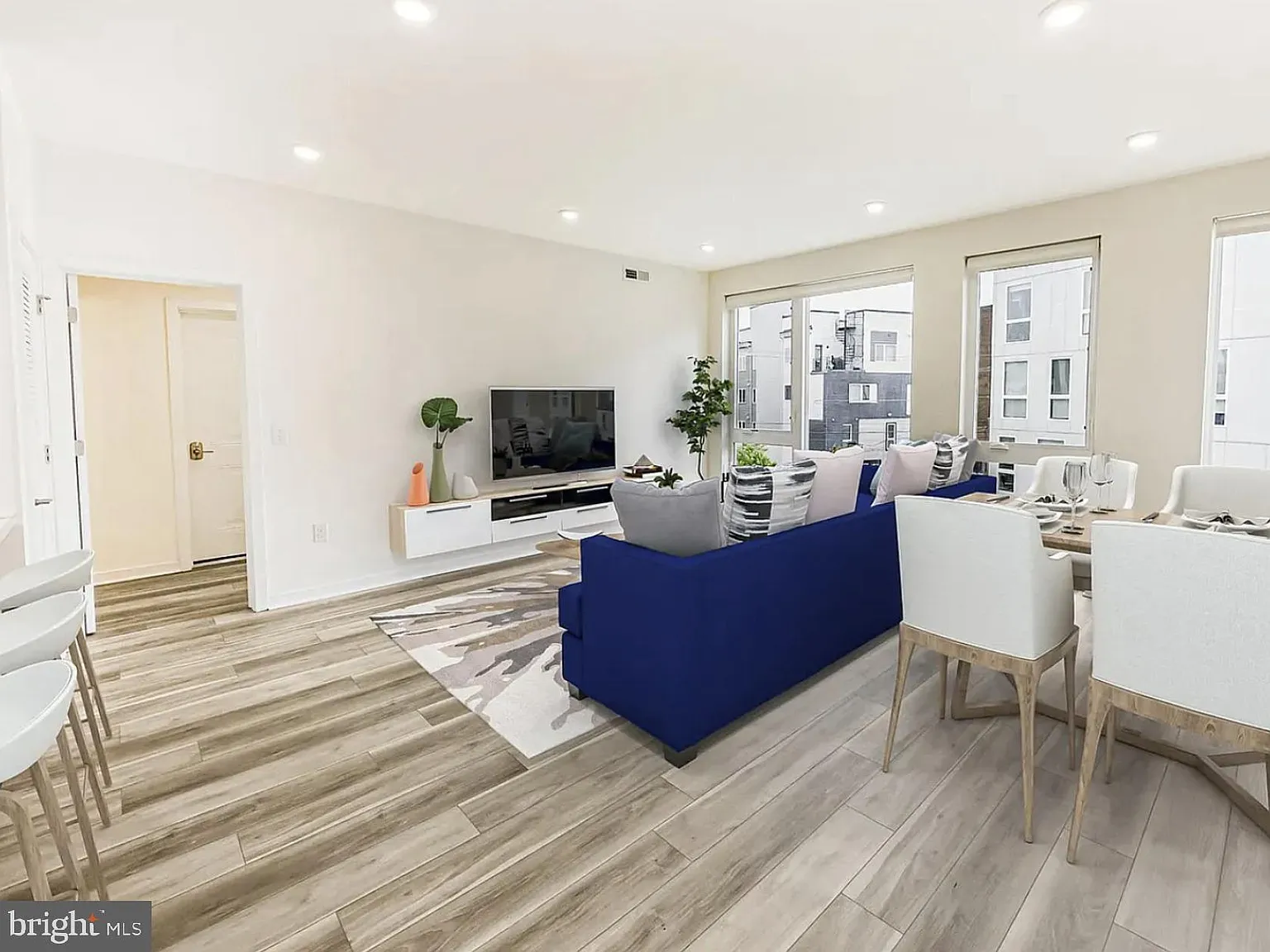 2 bed, 2.0 bath, 995 sqft, $1,895 — Photo 1