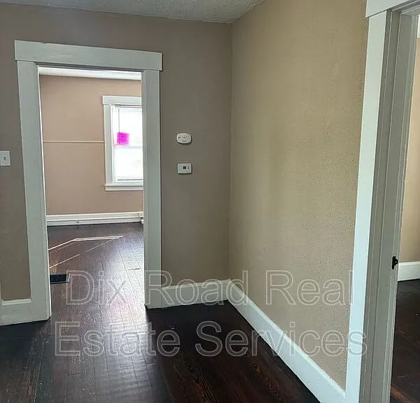 1002 Auburn St #2 — Photo 5