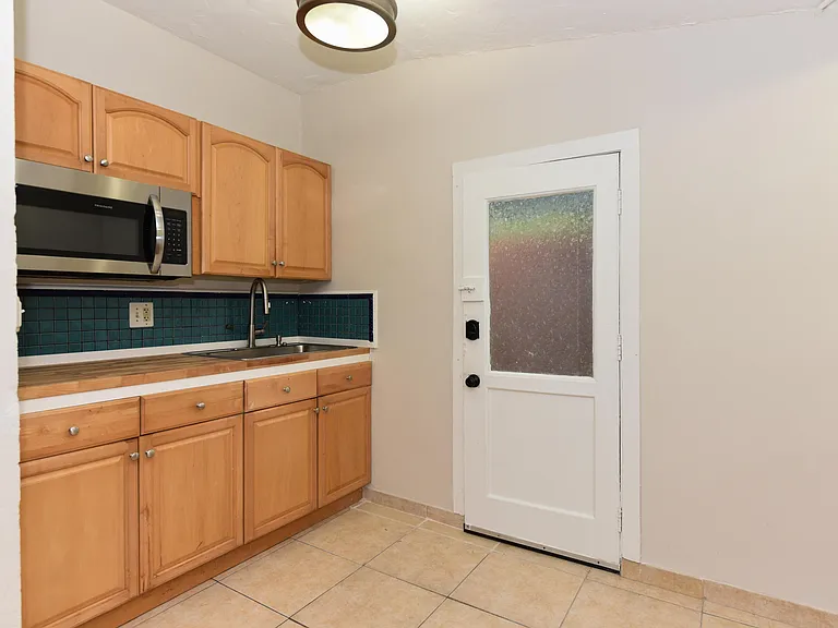 17 S L St #4 — Photo 8