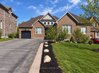 33 Stonegate Ave, Mono, ON L9W6X1