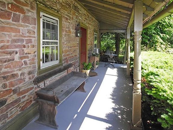 Frtont Porch