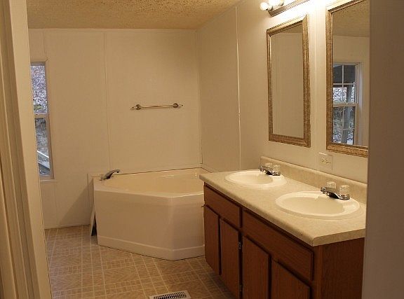 Garden Tub, Double Sinks, and Large Shower
