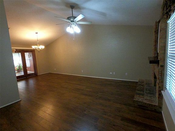 4th image of 135 Kingsbridge Dr