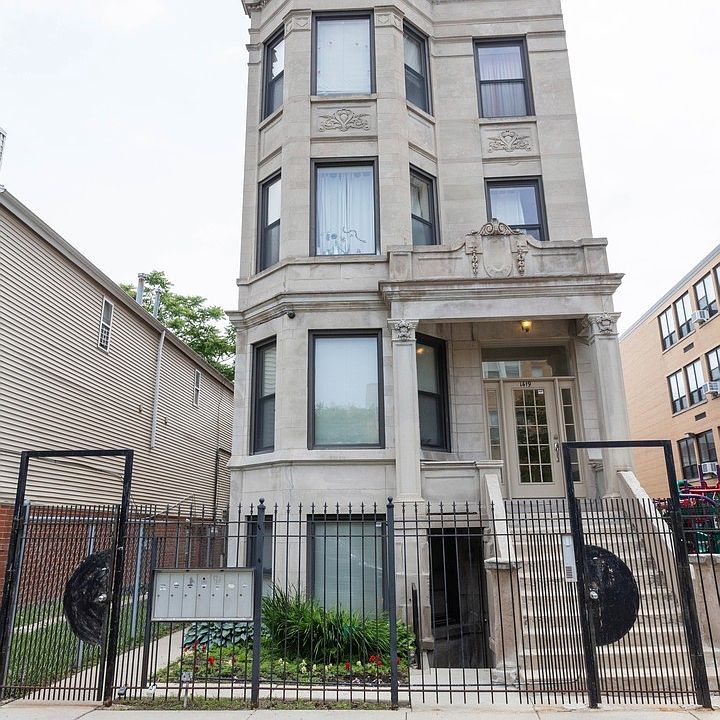1st image of 1419 N Washtenaw Ave APT 1R