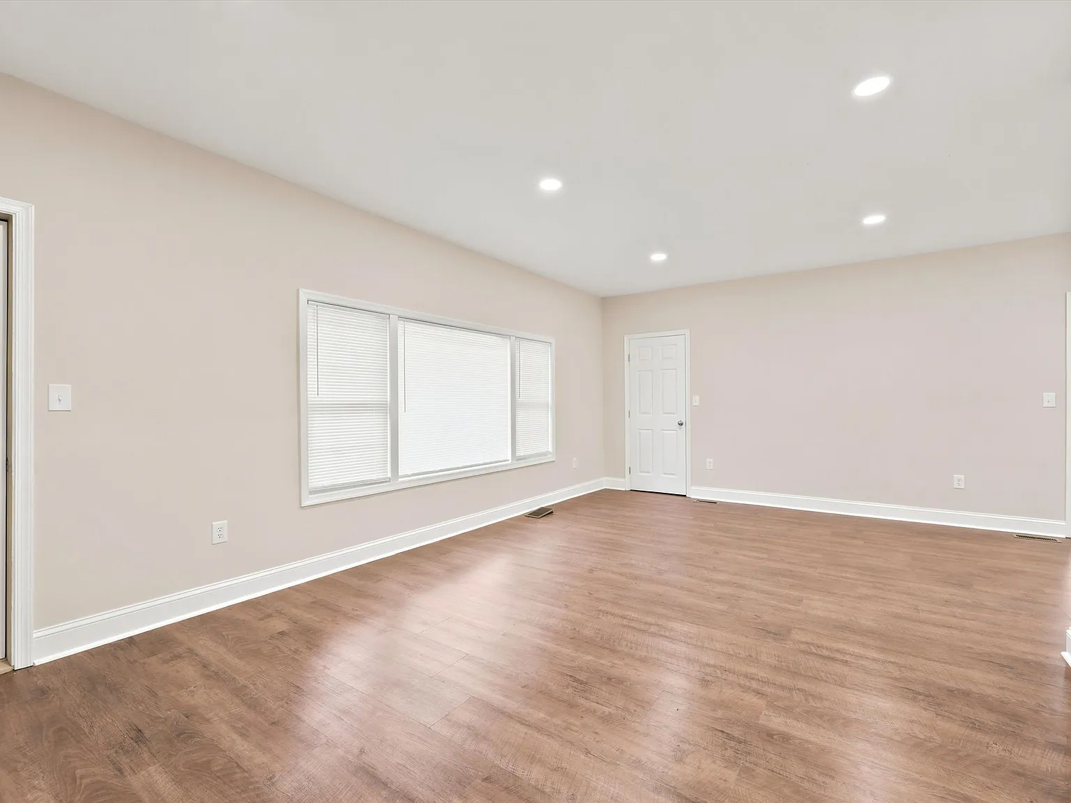 3 bed, 1286 sqft, $3,495 — Photo 2