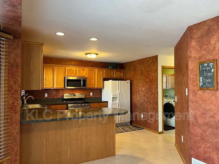 15177 Hawthorn Dr — Photo 7