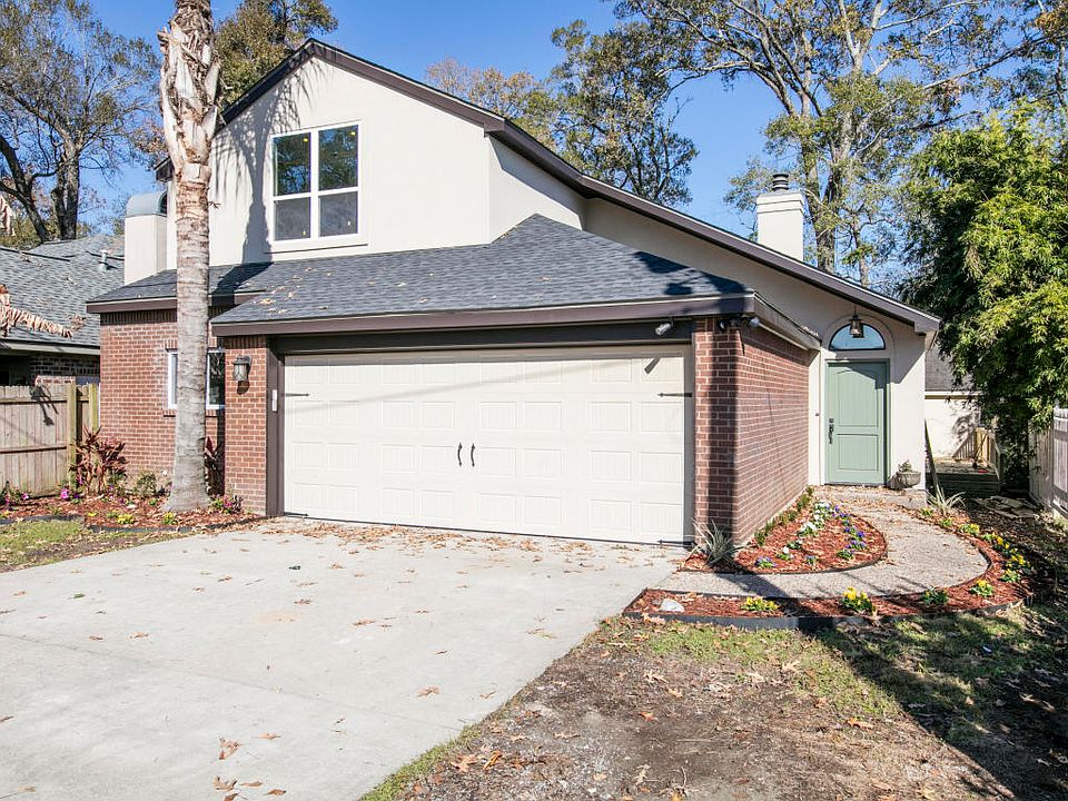 1st image of 204 Pembroke Ln