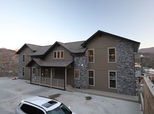 527 Smoky View Ct, Gatlinburg, TN 37738