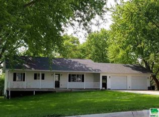 1020 Clover Dr, Akron, IA 51001