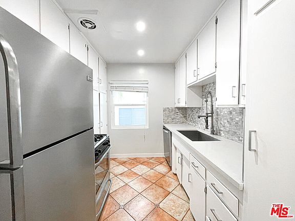 4th image of 815 S Sherbourne Dr #5