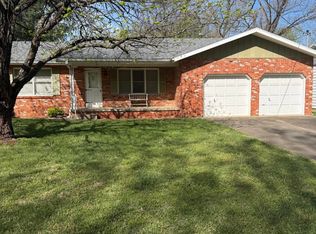 1033 S Paula Ave, Springfield, MO 65804