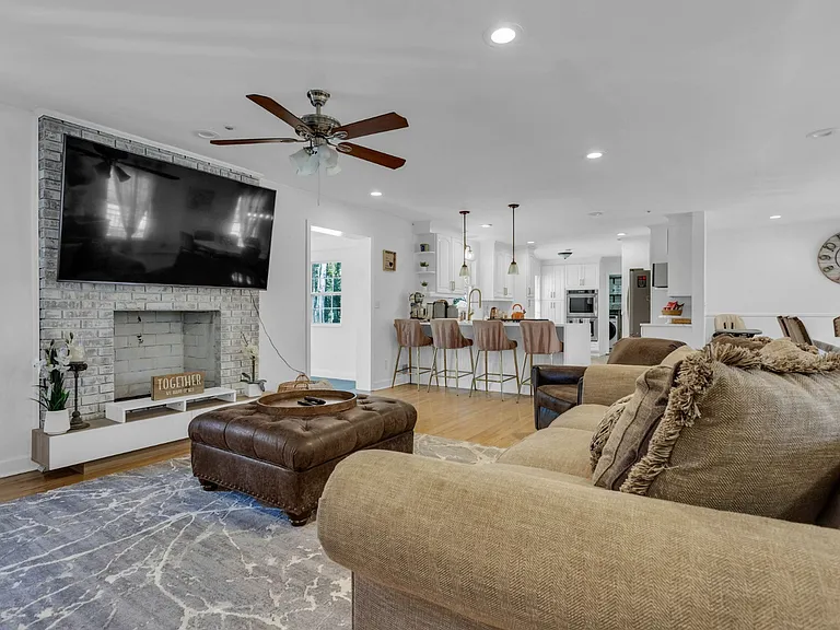 2688 Fleur De Lis Pl — Photo 22