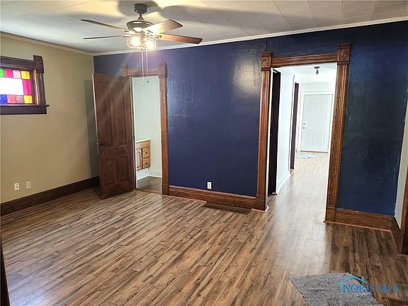 2nd image of 900 Leonard St