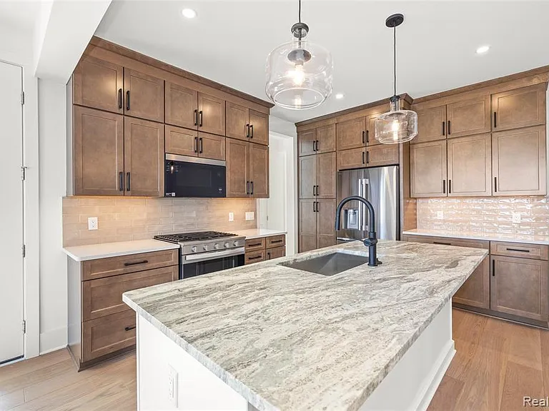 416 S Center St — Photo 9