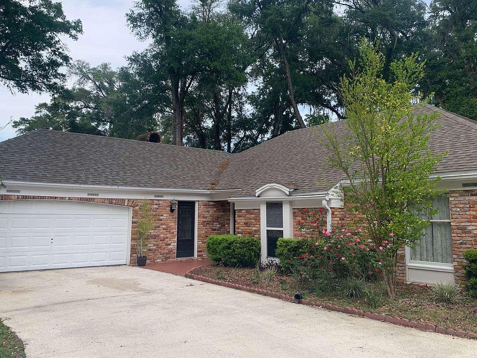 1st image of 706 NW Clubview Cir
