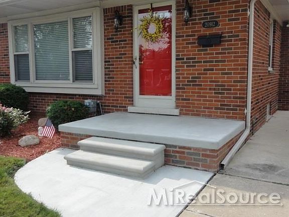 3rd image of 20912 Alexander St