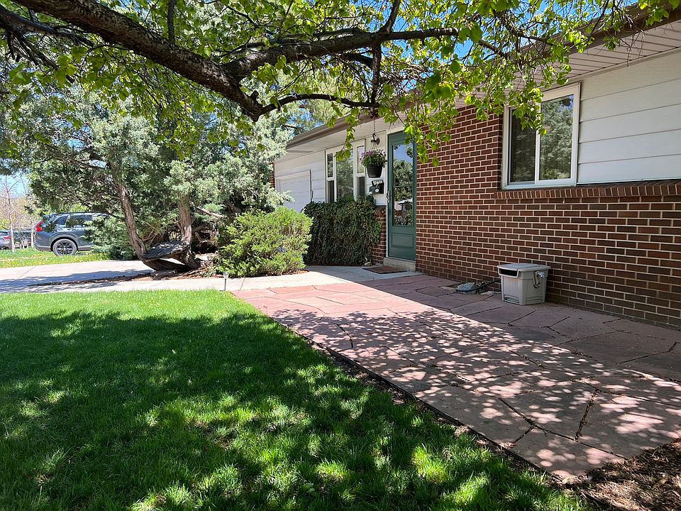 Shaded flagstone patio