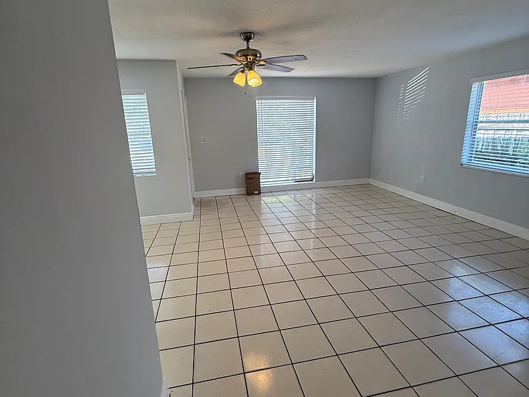 930 SW 16th St #930 — Photo 3