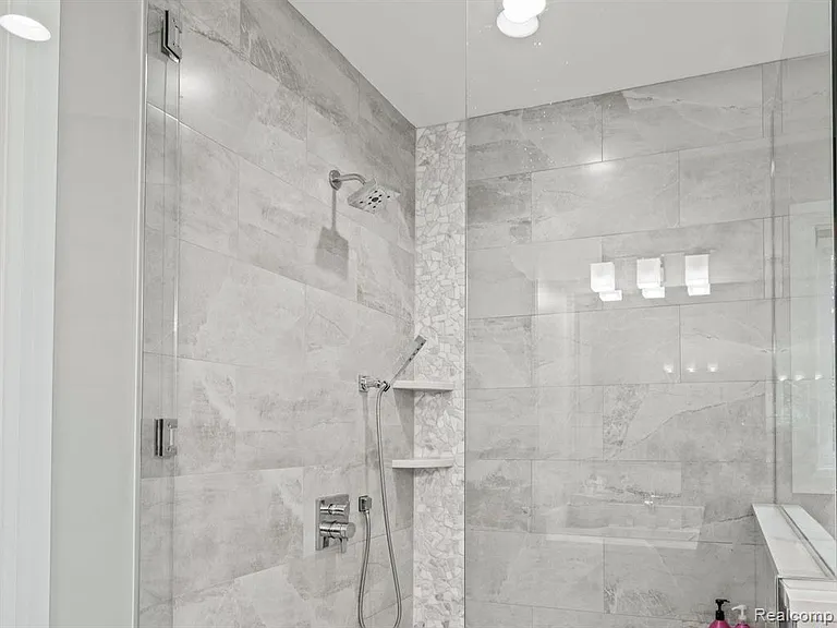 3511 Lakecrest Dr — Photo 39