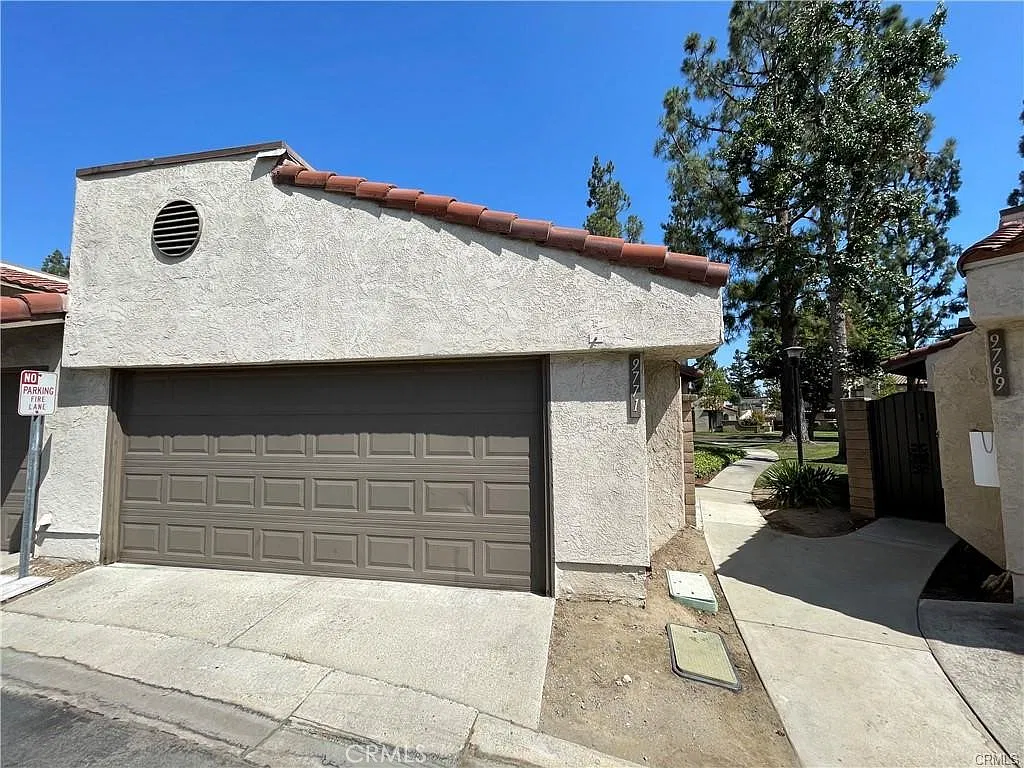 2 bed, 1037 sqft, $2,590 — Photo 2