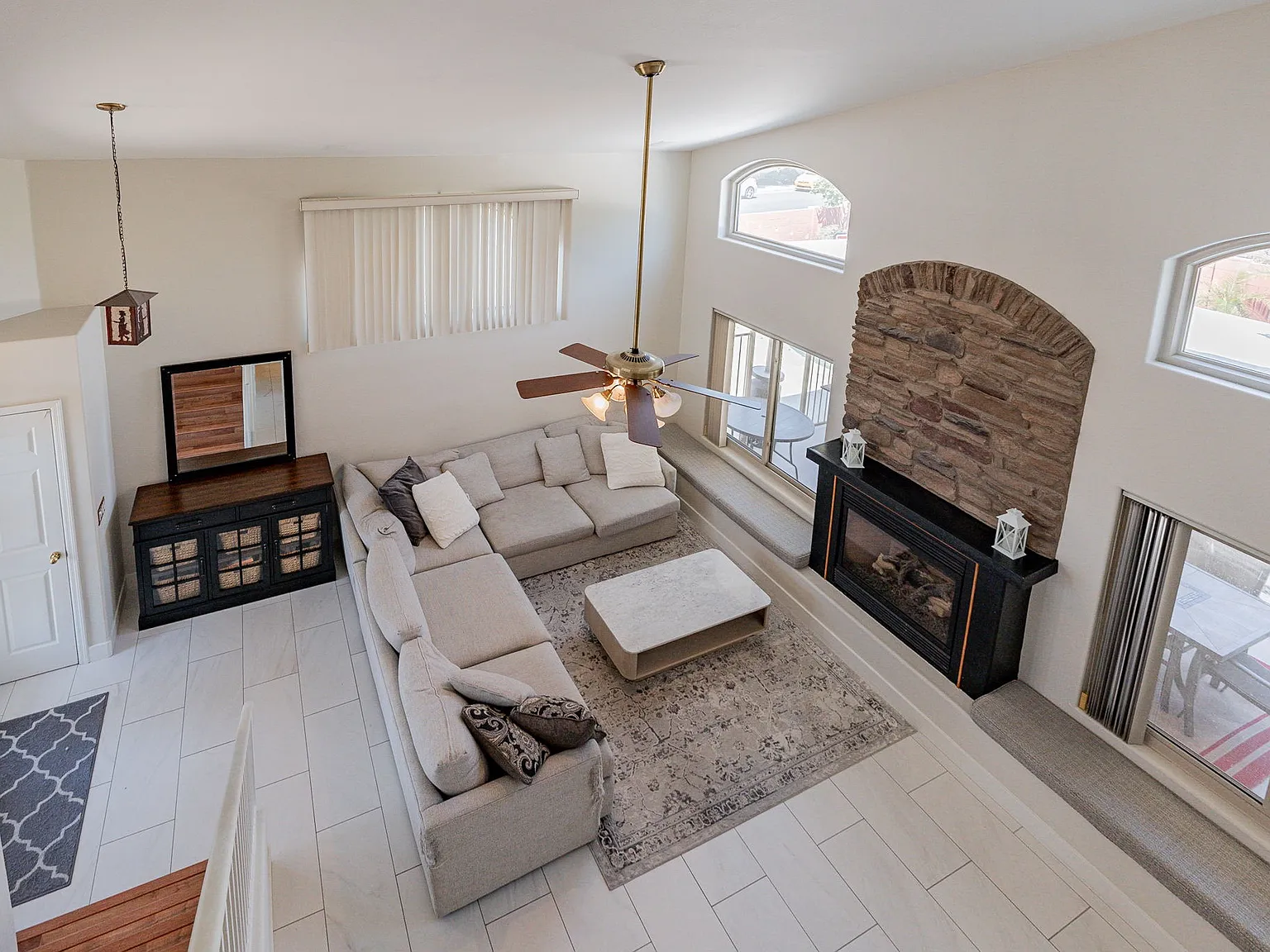 1650 E Tremaine Ave — Photo 2